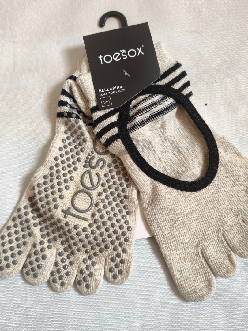Toesox Yoga Five-Toe Socks Men - Pilates Yoga Wear review and price